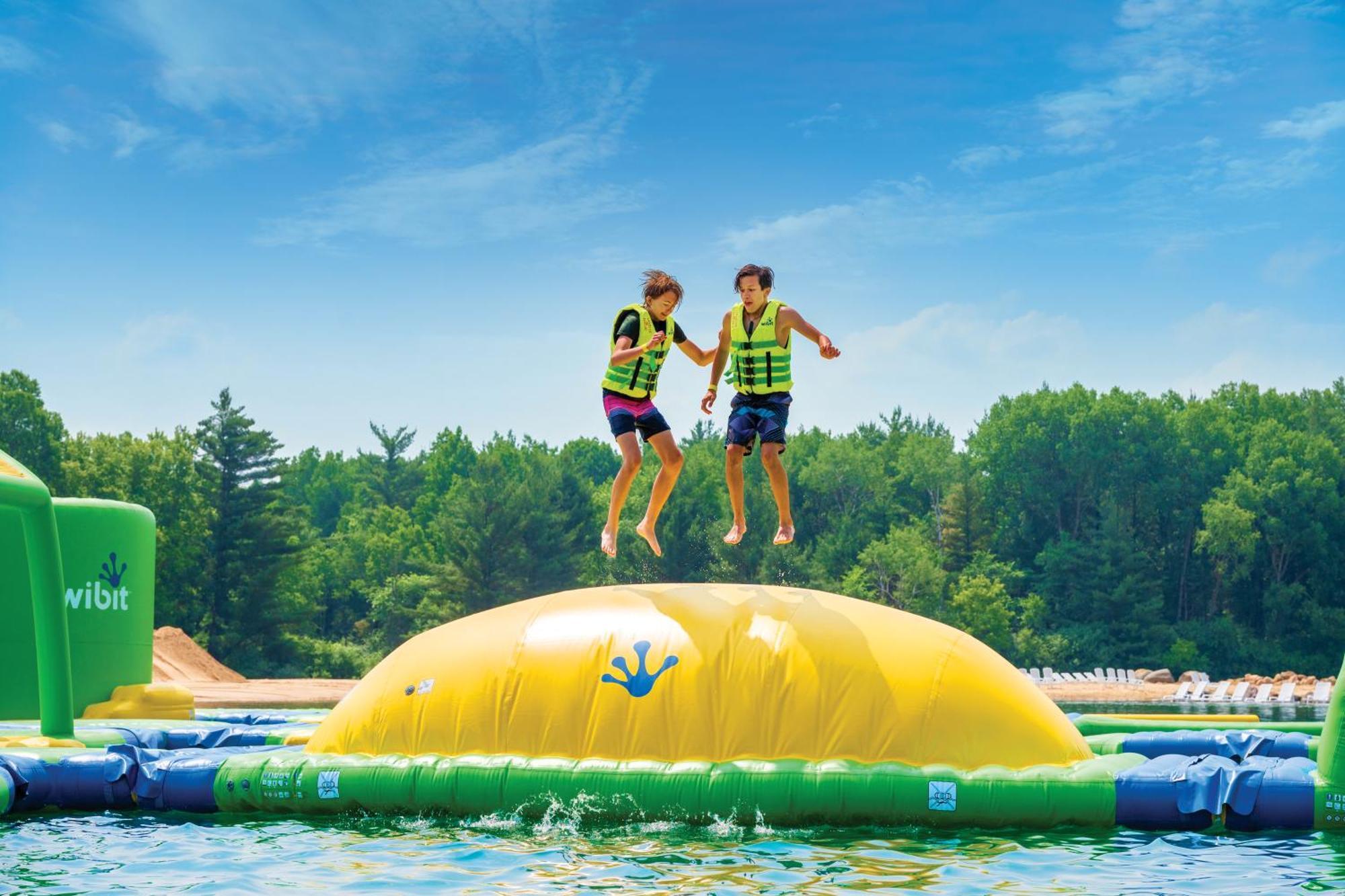 The Vue Boutique Hotel & Boathouse Wisconsin Dells Exterior photo