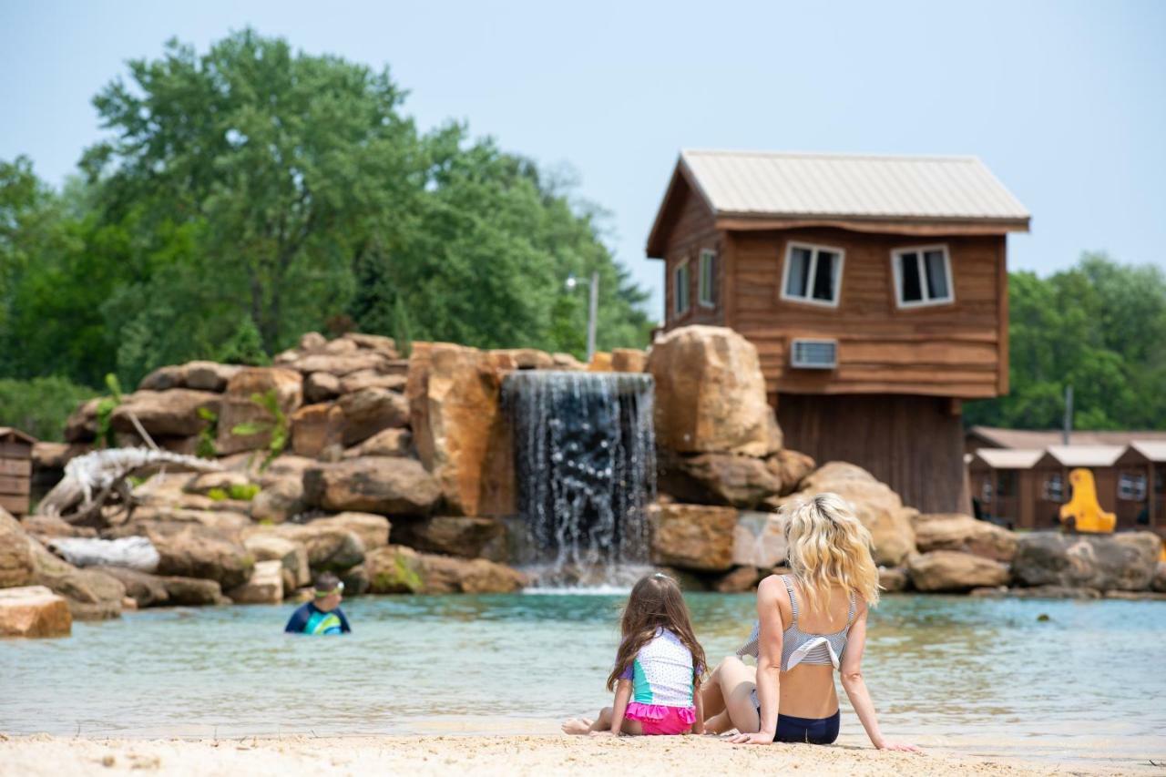 The Vue Boutique Hotel & Boathouse Wisconsin Dells Exterior photo