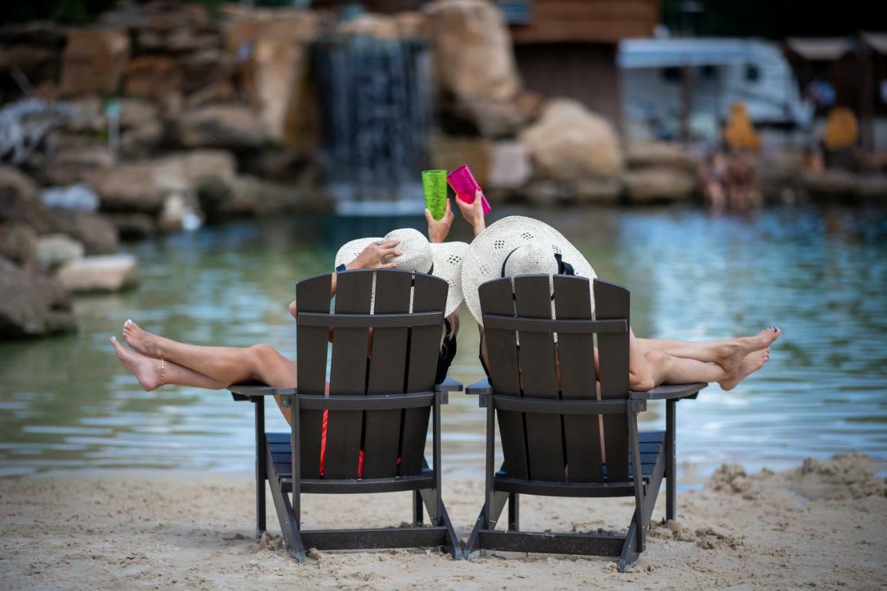 The Vue Boutique Hotel & Boathouse Wisconsin Dells Exterior photo
