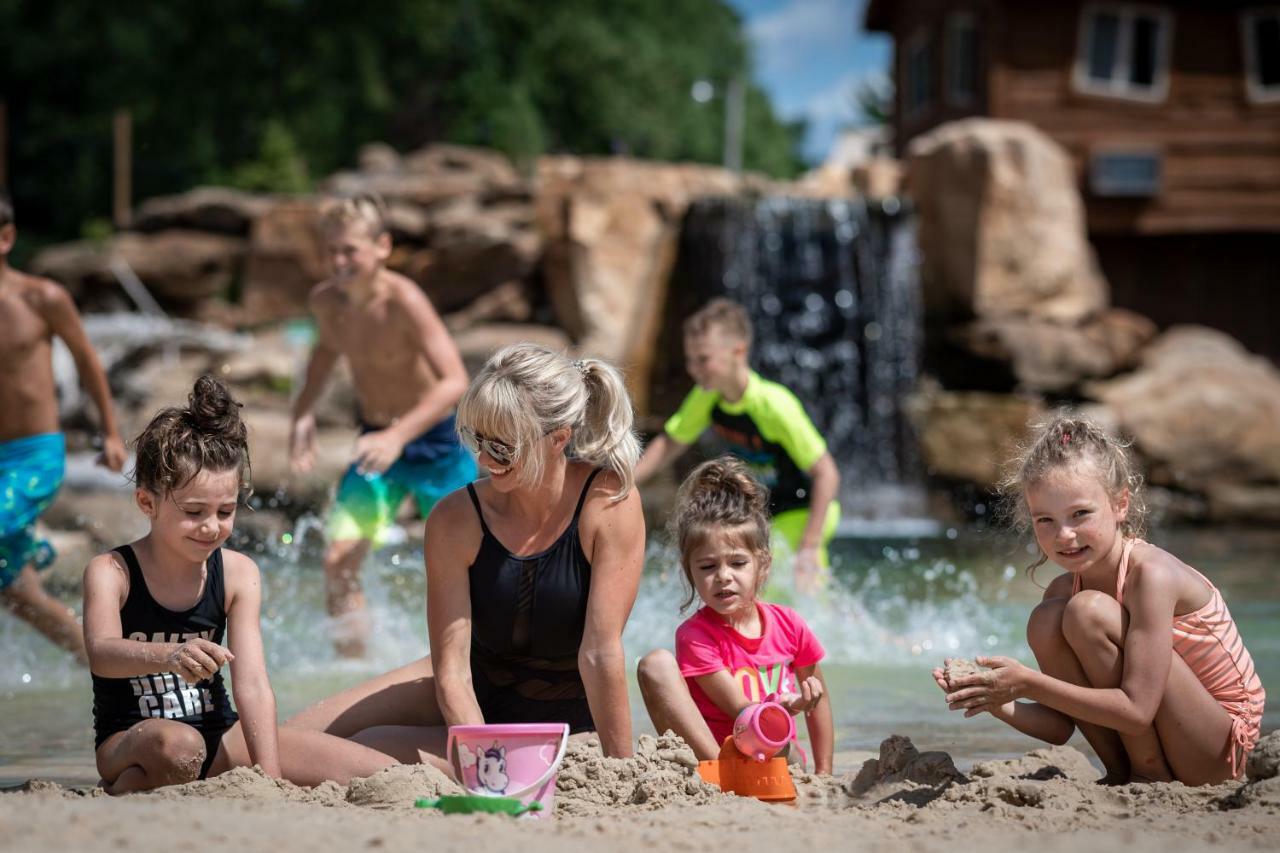 The Vue Boutique Hotel & Boathouse Wisconsin Dells Exterior photo